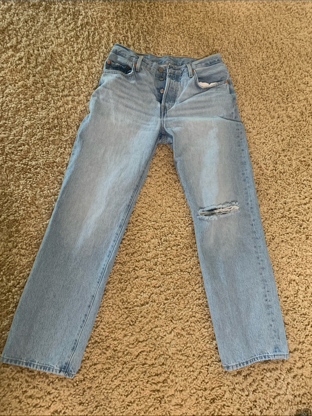 Vintage LEvi’s 501 90’s Light Blue Straight-Leg Jeans with Knee Rip